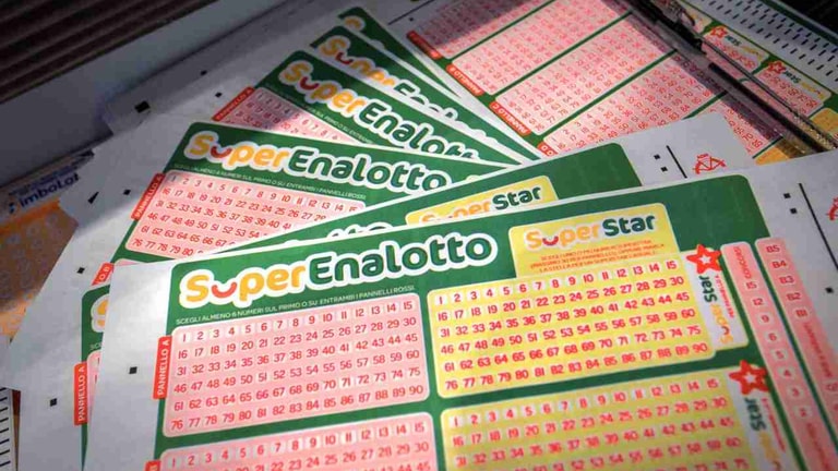 Centrato il 6 al SeperEnalotto: 85 milioni di euro.