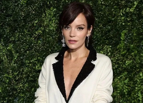 Lily Allen: “Le mie figlie mi hanno rovinato la carriera”.