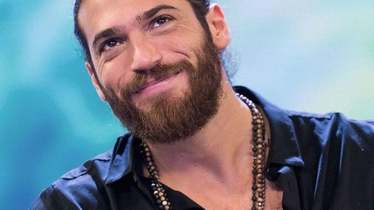 Can Yaman fa arrossire la Chillemi: “Voglio un bambino da lei”