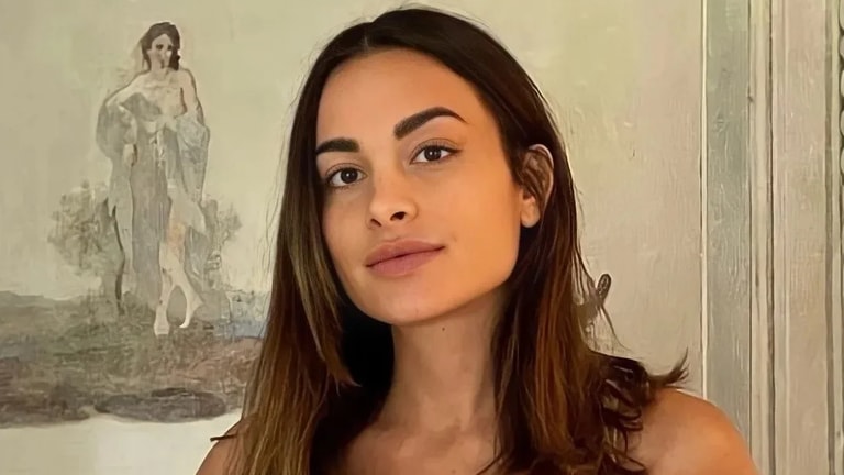 Vittoria Deganello: “Io sto bene senza reggiseno”