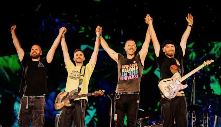 I Coldplay fischiati a Bucarest per un ospite "scomodo".
