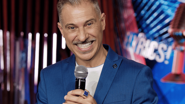Gabriele Corsi conduce “Don’t Forget The Lyrics – Stai sul pezzo”