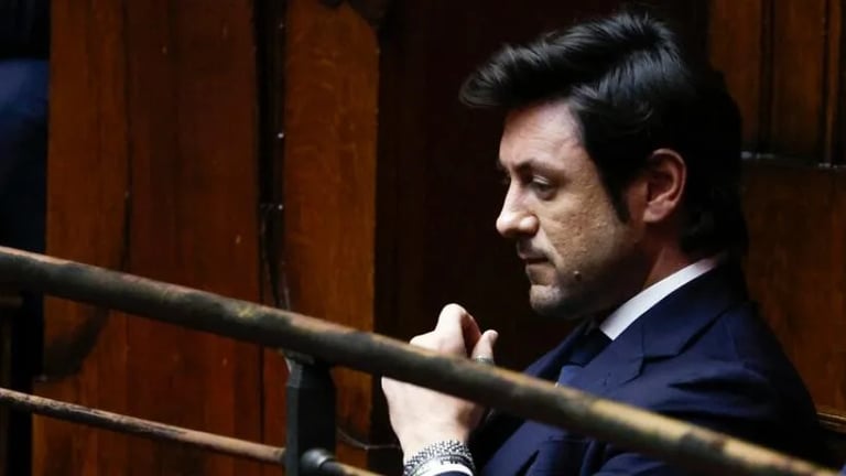 Andrea Giambruno lascia la conduzione di "Diario del giorno"