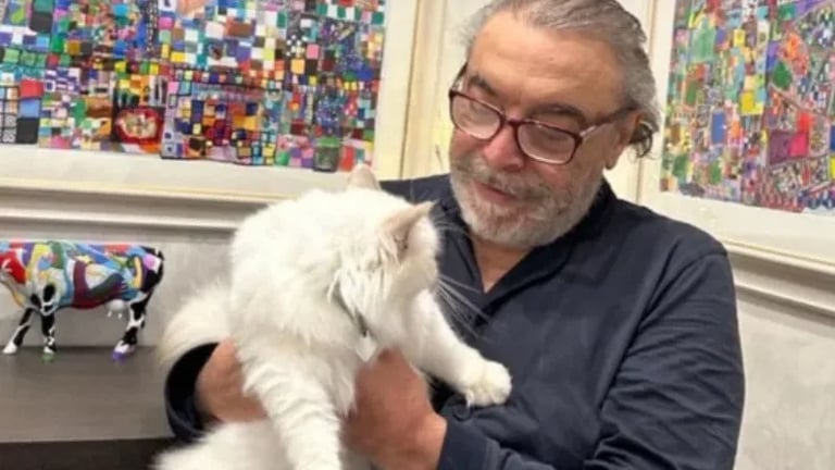 Nino Frassica denunciato dalla coppia accusata di trattenere il gatto Hiro