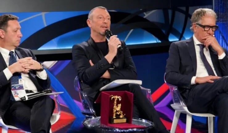 Amadeus: "Il femminicidio sul palco di Sanremo"