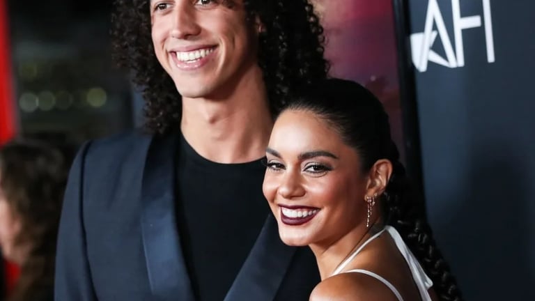 Vanessa Hudgens e Cole Tucker si sono sposati