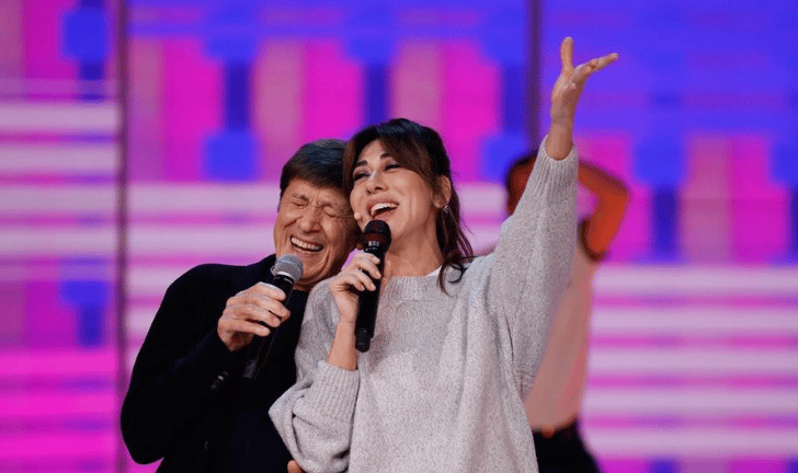 Gianni Morandi spazientito per la conduzione di Virginia Raffaele a "Colpo Di Luna".