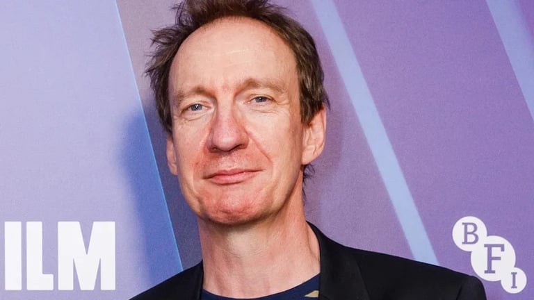 David Thewlis è il nuovo Sherlock Holmes