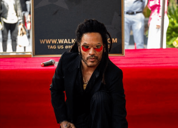 Lenny Kravitz riceve la stella sulla Hollywood Walk of Fame.