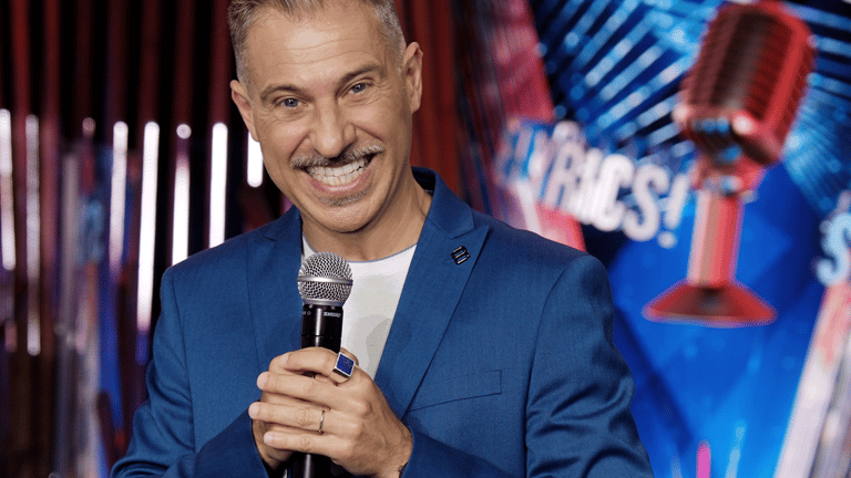 Gabriele Corsi torna con “Don’t Forget the Lyrics – Stai sul pezzo”
