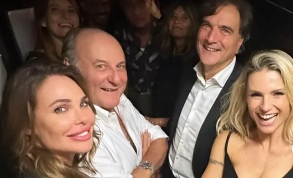 Parata di vip al compleanno di Roberto Cenci. Tra gli invitati Ilary Blasi, Paolo Bonolis, Michelle Hunziker e Renato Zero