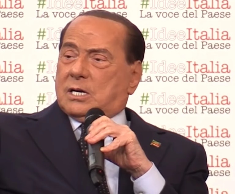 Berlusconi, spunta il testamento “colombiano”: diffidati gli eredi