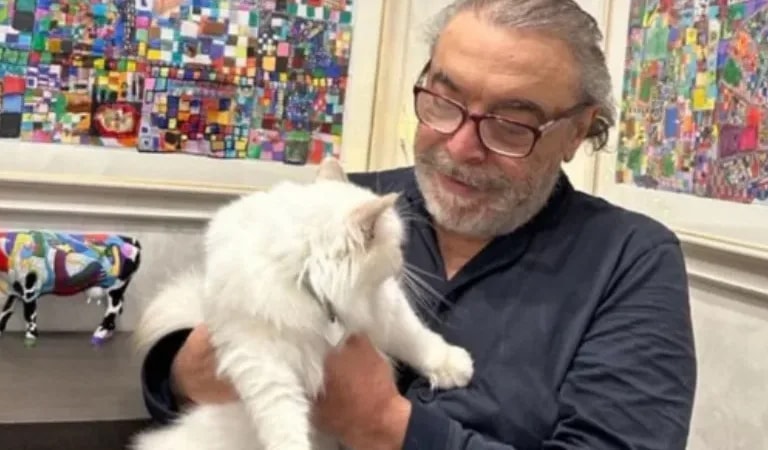 Nino Frassica denunciato dalla coppia accusata di trattenere il gatto Hiro