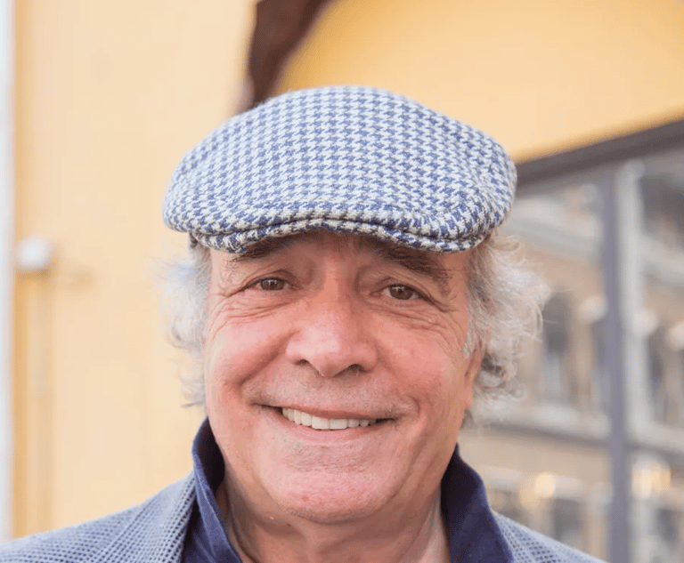Enrico Montesano: "Sono medievale, mi piace starmene isolato"