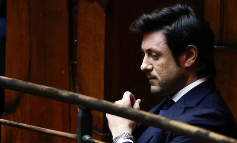 Andrea Giambruno lascia la conduzione di "Diario del giorno"