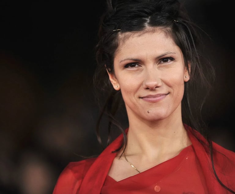 Elisa si ferma “Ho bisogno di mettere un punto”