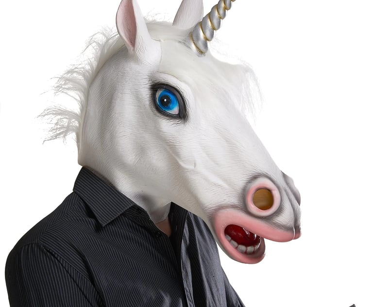 Ragazza spaccia droga vestita da unicorno, fermata