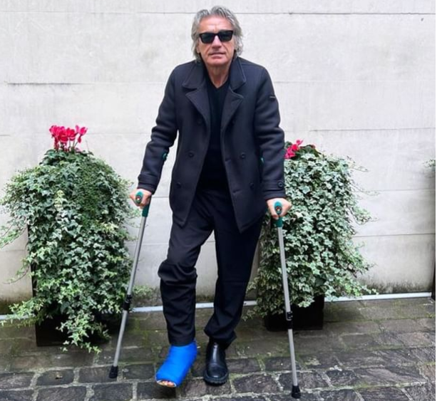 Luciano Ligabue: Inizia l'anno in stampelle