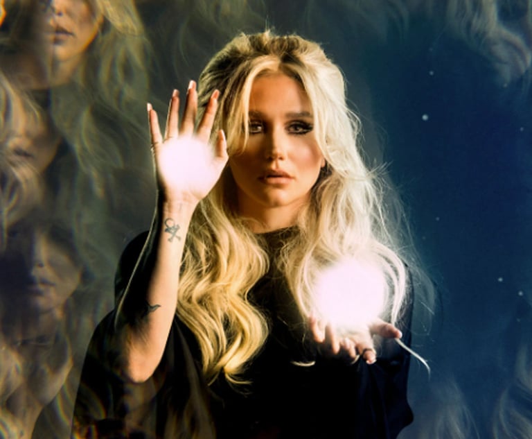 Kesha è stata a letto con un fantasma.