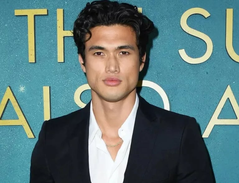 Charles Melton: “Ho mangiato fast food tutti i giorni”