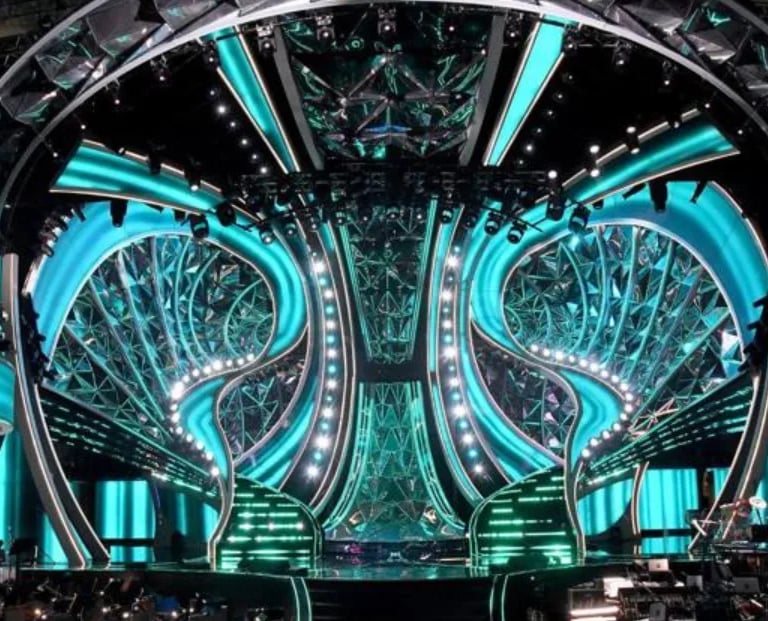 Il palco di Sanremo diventa una volta magica