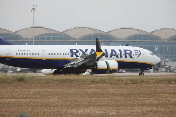 Rissa a bordo, aereo costretto ad atterraggio di emergenza.