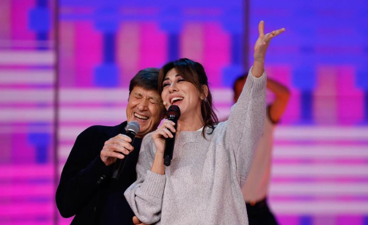 Gianni Morandi spazientito per la conduzione di Virginia Raffaele a "Colpo Di Luna".