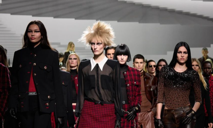 Il 2024 punk di Donatella Versace.