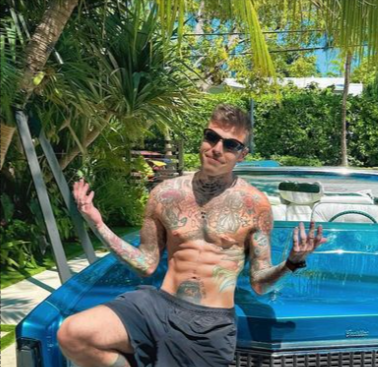 Fedez vs. Gramellini: "Voglio essere l'idolo di tua nonna".