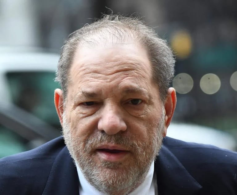 Annullata la condanna per stupro di Harvey Weinstein.