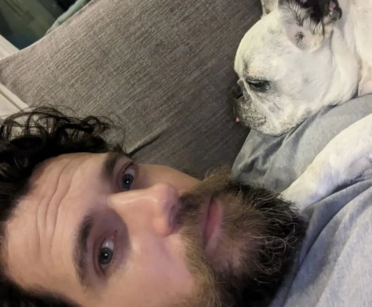 Henry Cavill ricorda il suo cane Meat