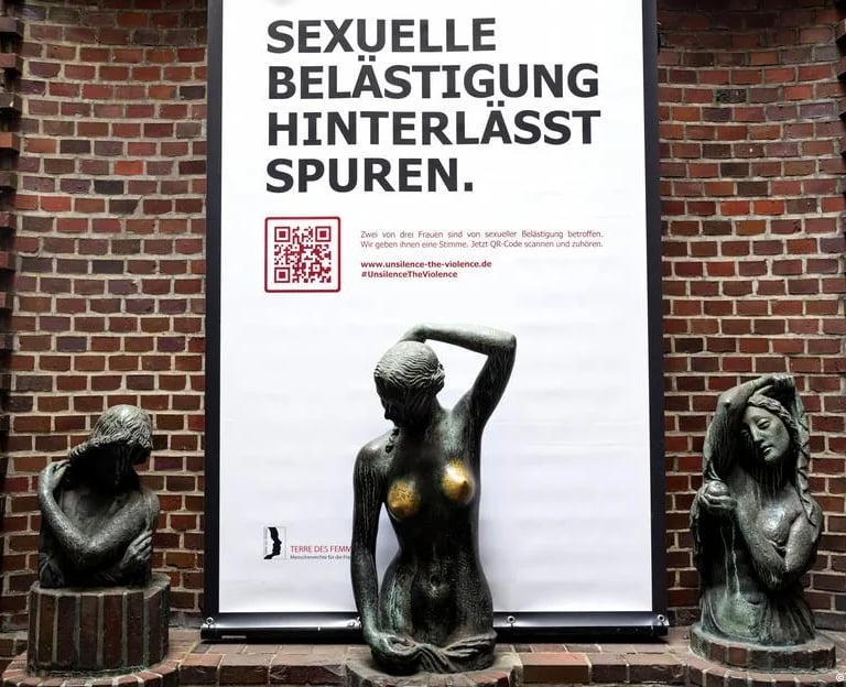 Germania: statue "palpeggiate" contro le molestie sessuali.