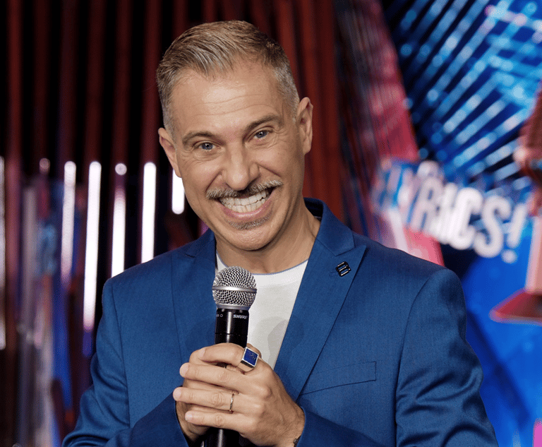 Gabriele Corsi conduce “Don’t Forget The Lyrics – Stai sul pezzo”