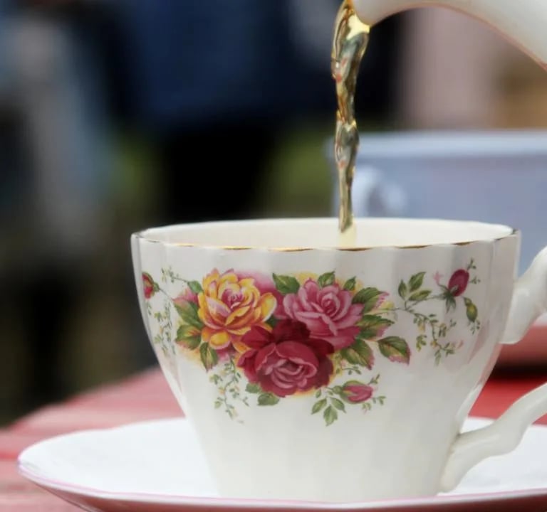 Sale nel tè e crisi sventata tra USA e UK