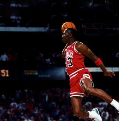 8 milioni di dollari per le scarpe di Michael Jordan.
