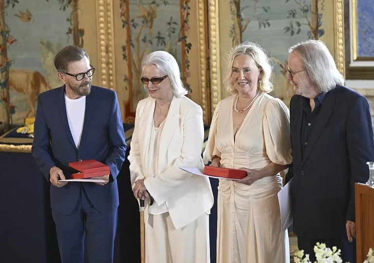 Gli ABBA nominati Cavalieri dal Re di Svezia.